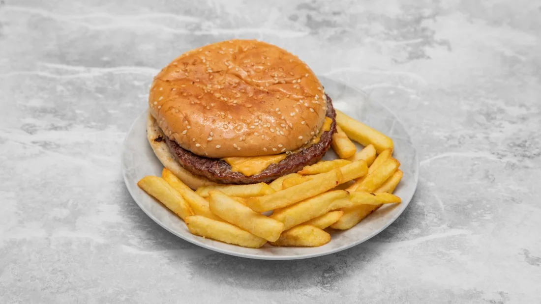 Gourmet burger & chips